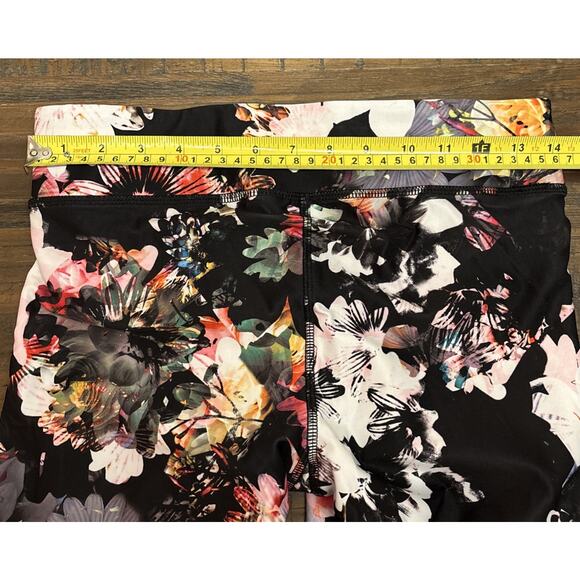 Spalding Womens Capri Leggings Size Medium Black Multicolor Floral High-rise - Picture 5 of 7